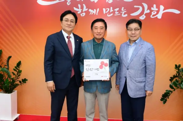 인천 강화군, 지역 나눔 앞장선 ‘착한기업’ 2곳에 현판 전달