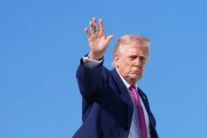 트러프, 중국 이란에 무기 제공하면 관세 50% 위협