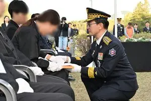 "아빠는 나의 영웅" 완도 화재 순직 소방공무원 눈물의 안장식
