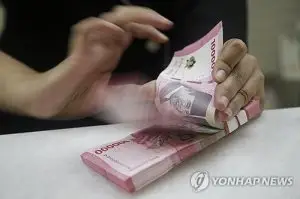 루피아 사상 최저 수준까지 하락… 달러 당 1만7130루피아까지 내려