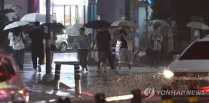 서울·경기북부 밤까지 비…수도권 퇴근길 미끄럼 주의