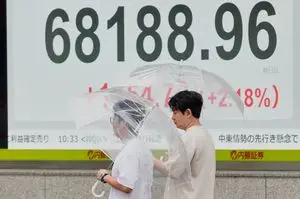 이란, 쿠웨이트 국제공항 공습… 美와 종전협상 변수 될까