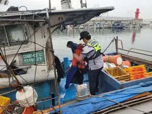 국내 어선 타는 모든 선원, 내달부터 구명조끼 의무화