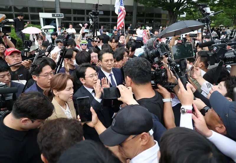 '투표지 부족' 헌법소원 첫 각하…잠실 간 與의원 15분 만에 철수