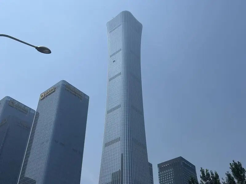 드론도 막는 베이징서 경비행기 충돌…108층 빌딩 들이받아
