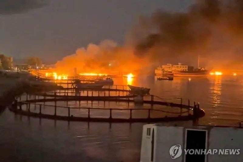 "백기 들고 호르무즈 열어라"… 美, 이란에 '공개 항복' 고강도 압박