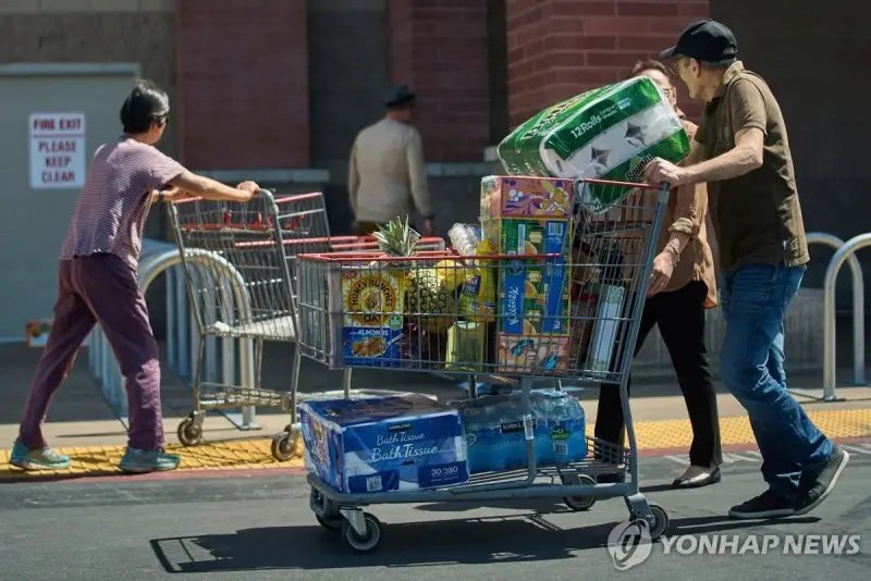 美경제학자들 "이란戰에도 경기침체 확률↓…물가상승률은 소폭↑"