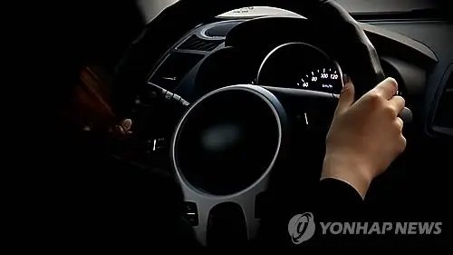 20대 대학생 3명, 중앙선 침범해 덤프트럭과 정면 충돌... 모두 숨져