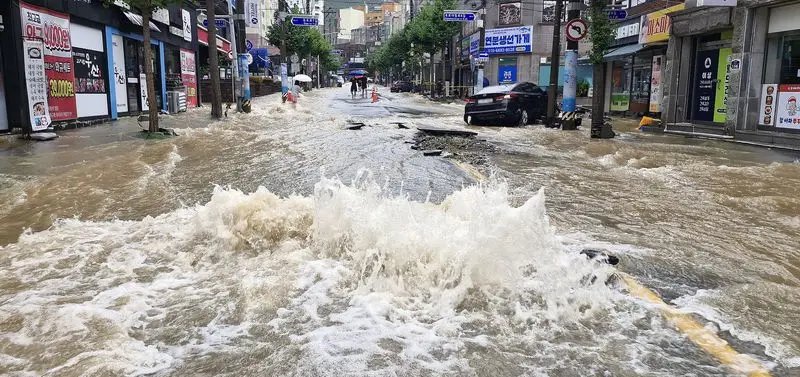오후 전국 곳곳 소나기 그치면 찜통 더위