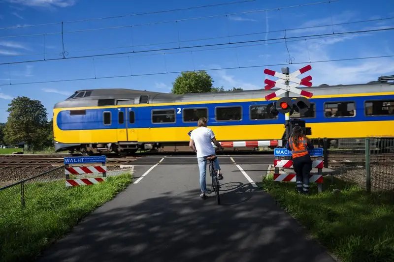 네덜란드에서 장애물 공격으로 철도망 마비, 범인 불명