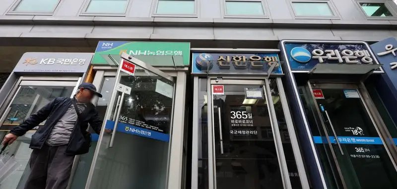 5대 은행 예금 금리 최고 연 3.55%…인뱅 3사와 격차 좁혀졌다