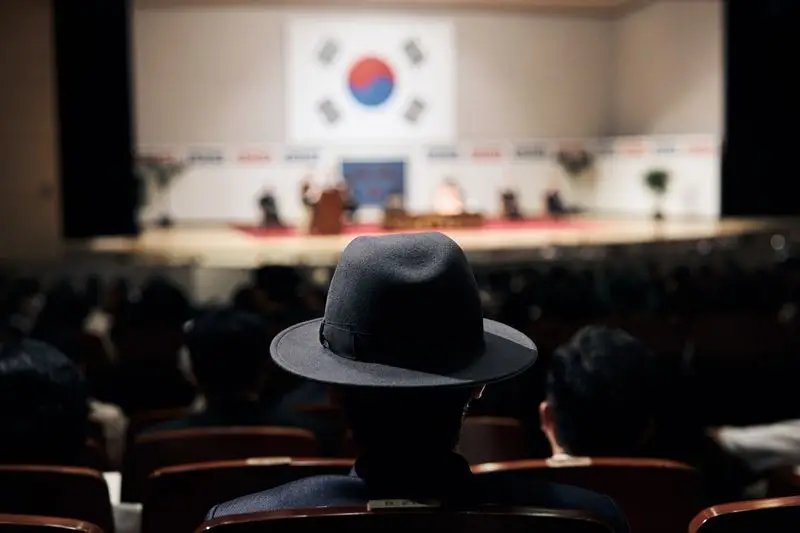 육영수 피격 배후가 박정희?… "선 넘었다" 들끓는 대한민국 [암살자(들), 역사왜곡 논란]