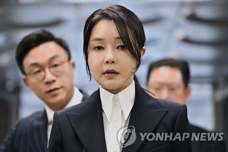 구속 만료 앞둔 김건희...특검, '매관매직' 사건 추가 구속영장 요청