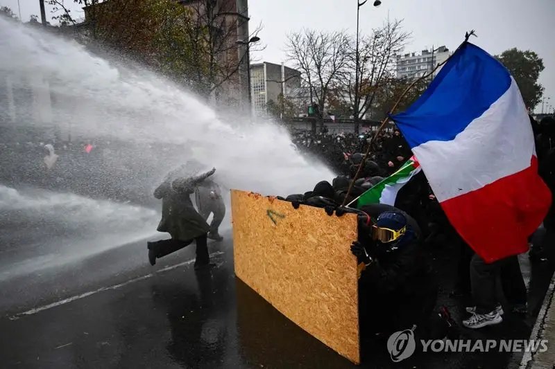 프랑스 시위 제한에도 41만명 거리로…곳곳에서 충돌